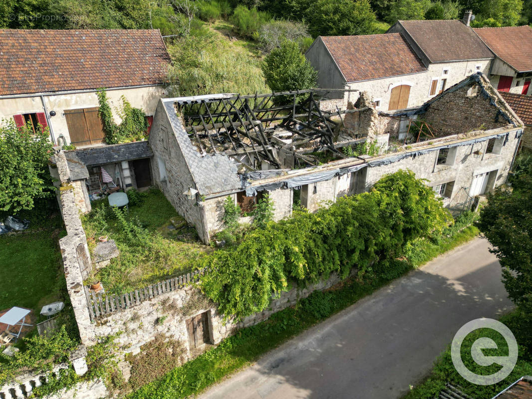 Maison à QUARRE-LES-TOMBES