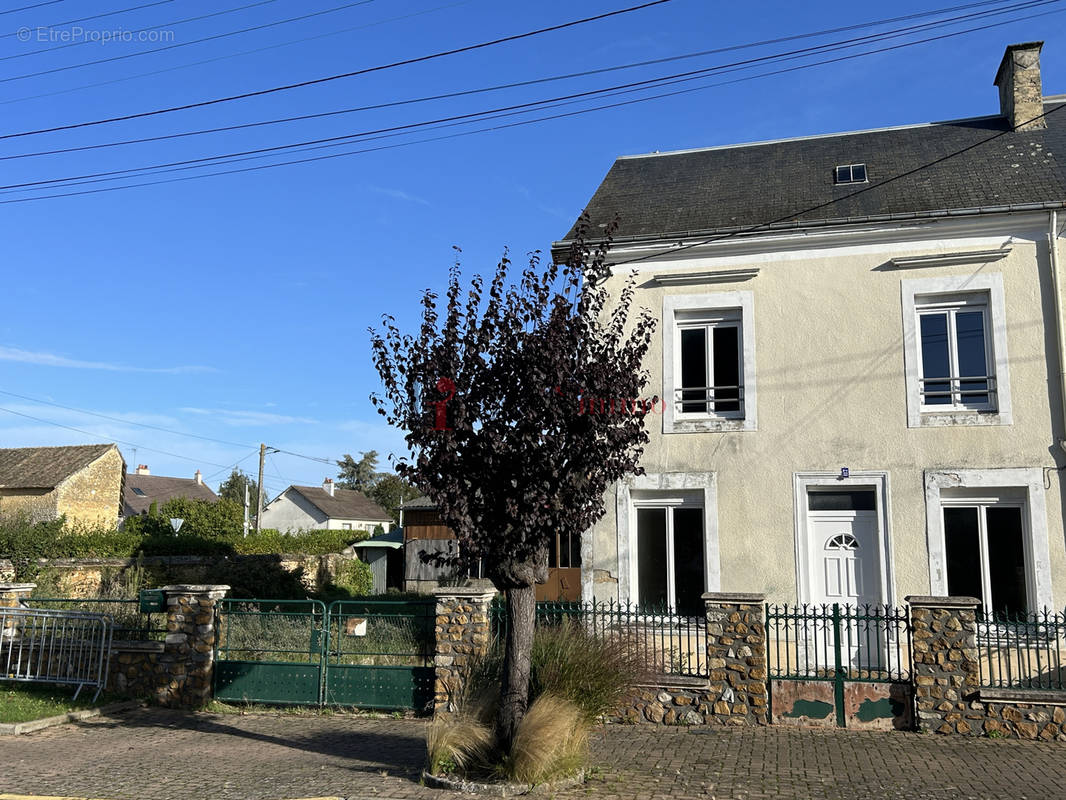 Maison à SAINT-COSME-EN-VAIRAIS