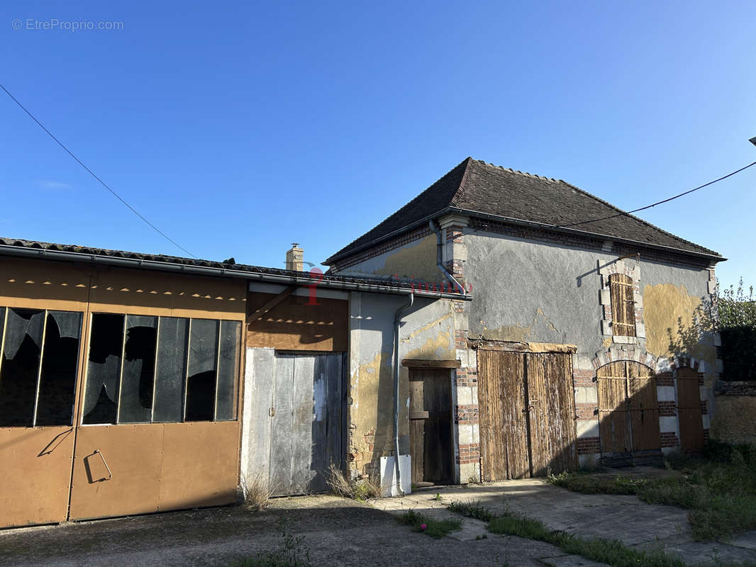 Maison à SAINT-COSME-EN-VAIRAIS