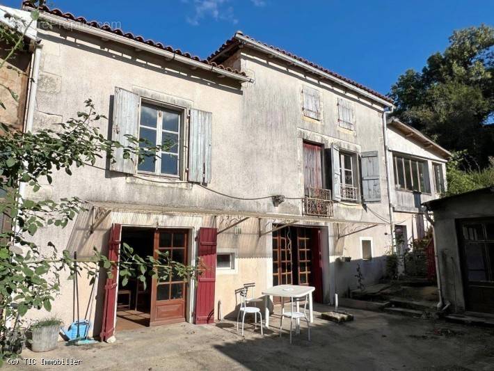 Maison à VERTEUIL-SUR-CHARENTE