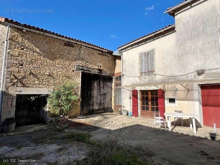 Maison à VERTEUIL-SUR-CHARENTE