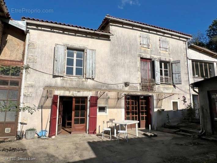 Maison à VERTEUIL-SUR-CHARENTE