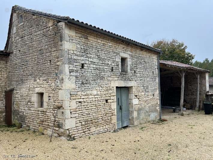 Maison à RUFFEC