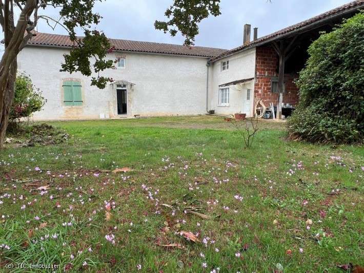 Maison à NANTEUIL-EN-VALLEE