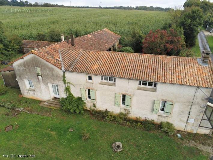 Maison à NANTEUIL-EN-VALLEE