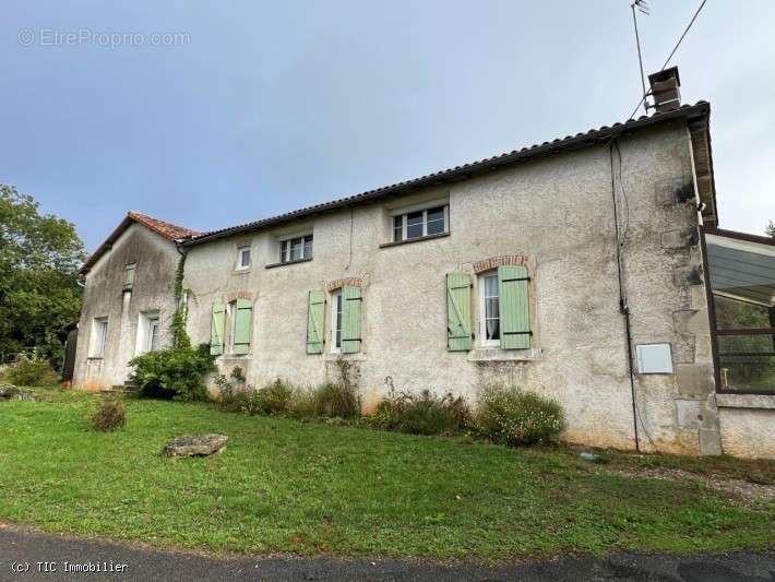 Maison à NANTEUIL-EN-VALLEE