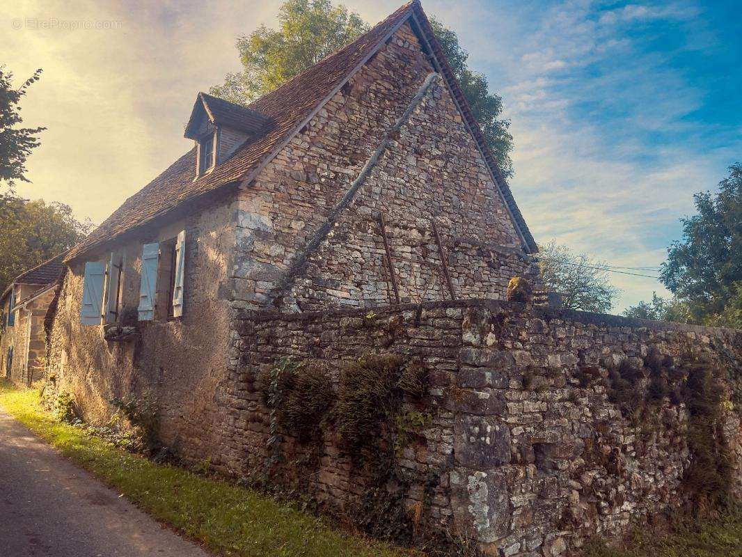 Maison à LACAPELLE-MARIVAL