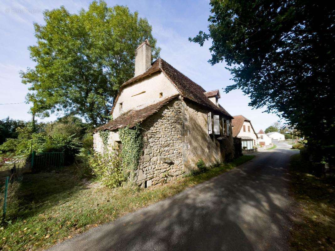 Maison à LACAPELLE-MARIVAL