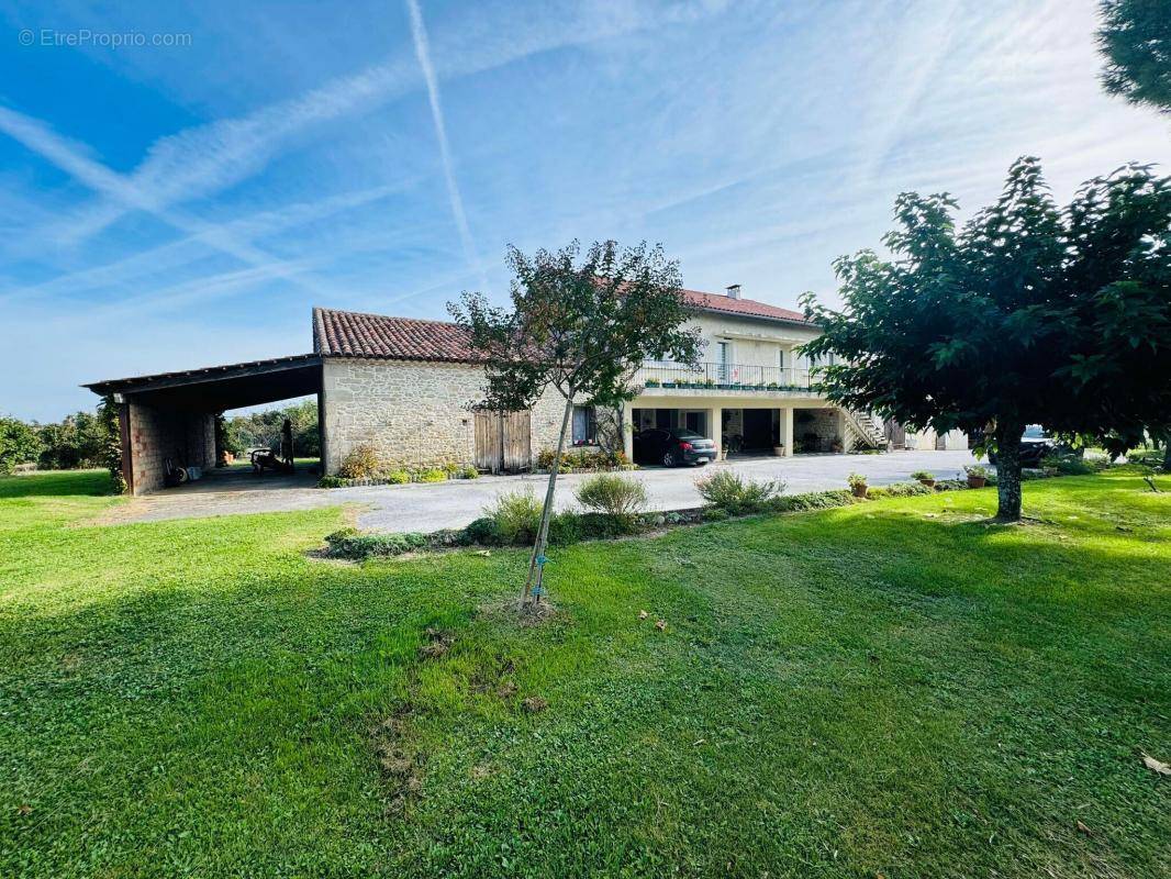 Maison à AURIAC-SUR-VENDINELLE