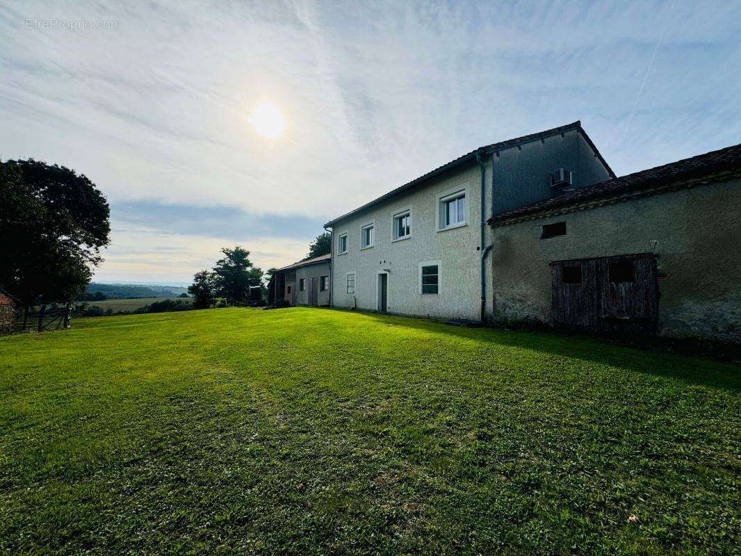 Maison à AURIAC-SUR-VENDINELLE