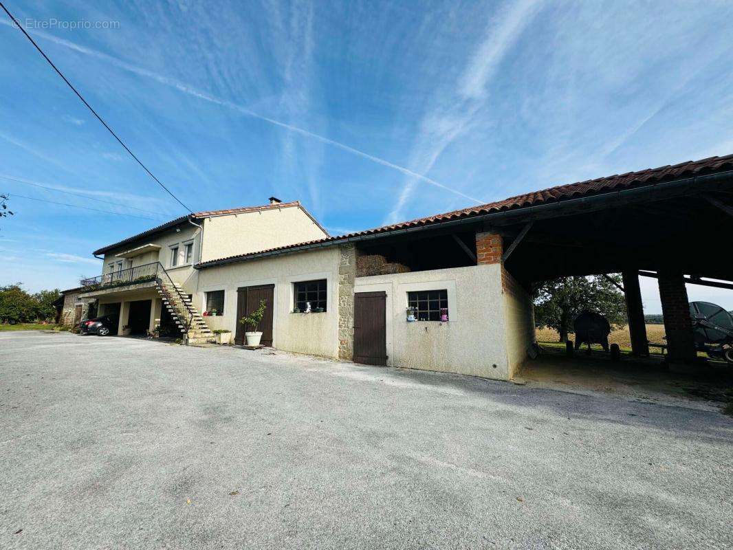 Maison à AURIAC-SUR-VENDINELLE