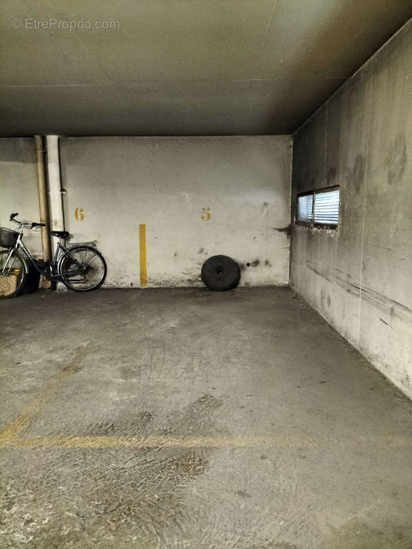 Parking à PARIS-15E