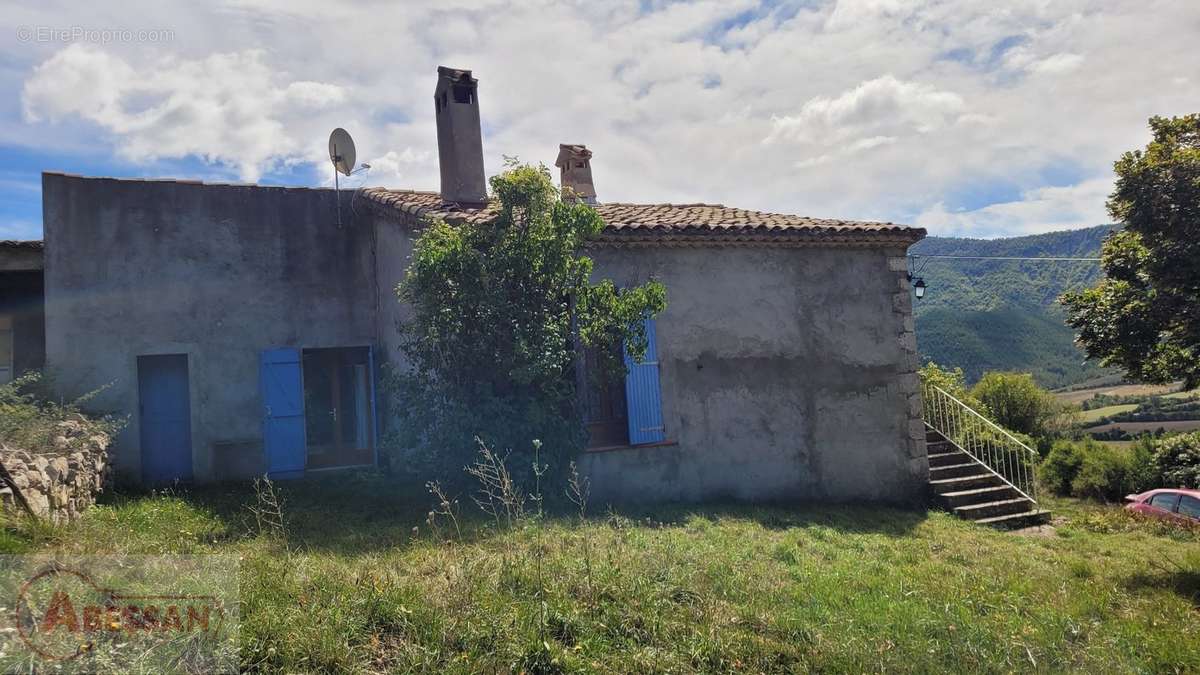 Maison à LES OMERGUES