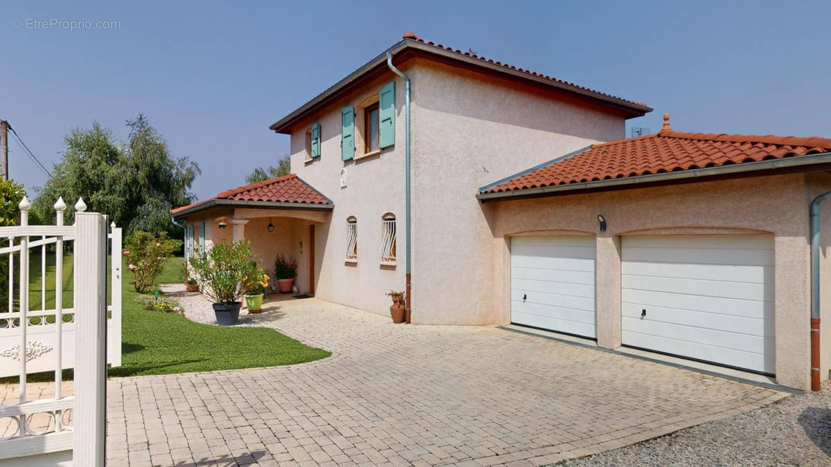 Maison à SAINT-JEAN-DE-BOURNAY