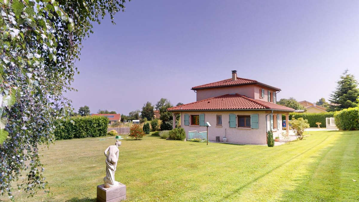 Maison à SAINT-JEAN-DE-BOURNAY