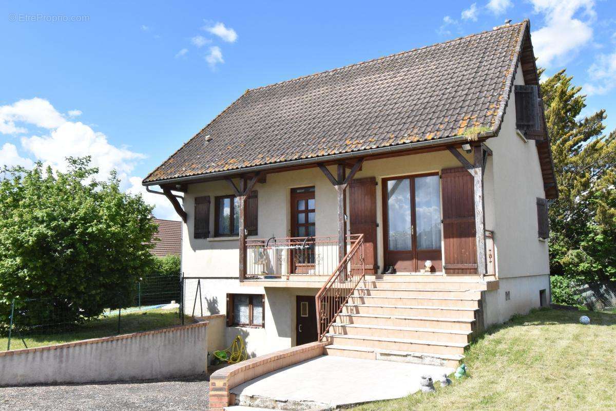 Maison à COSNE-COURS-SUR-LOIRE