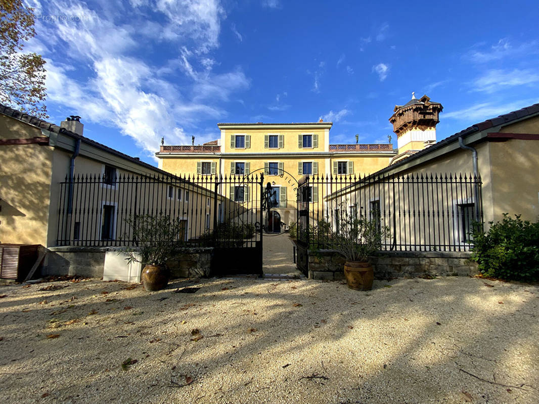 Maison à SAINT-GENIS-LAVAL