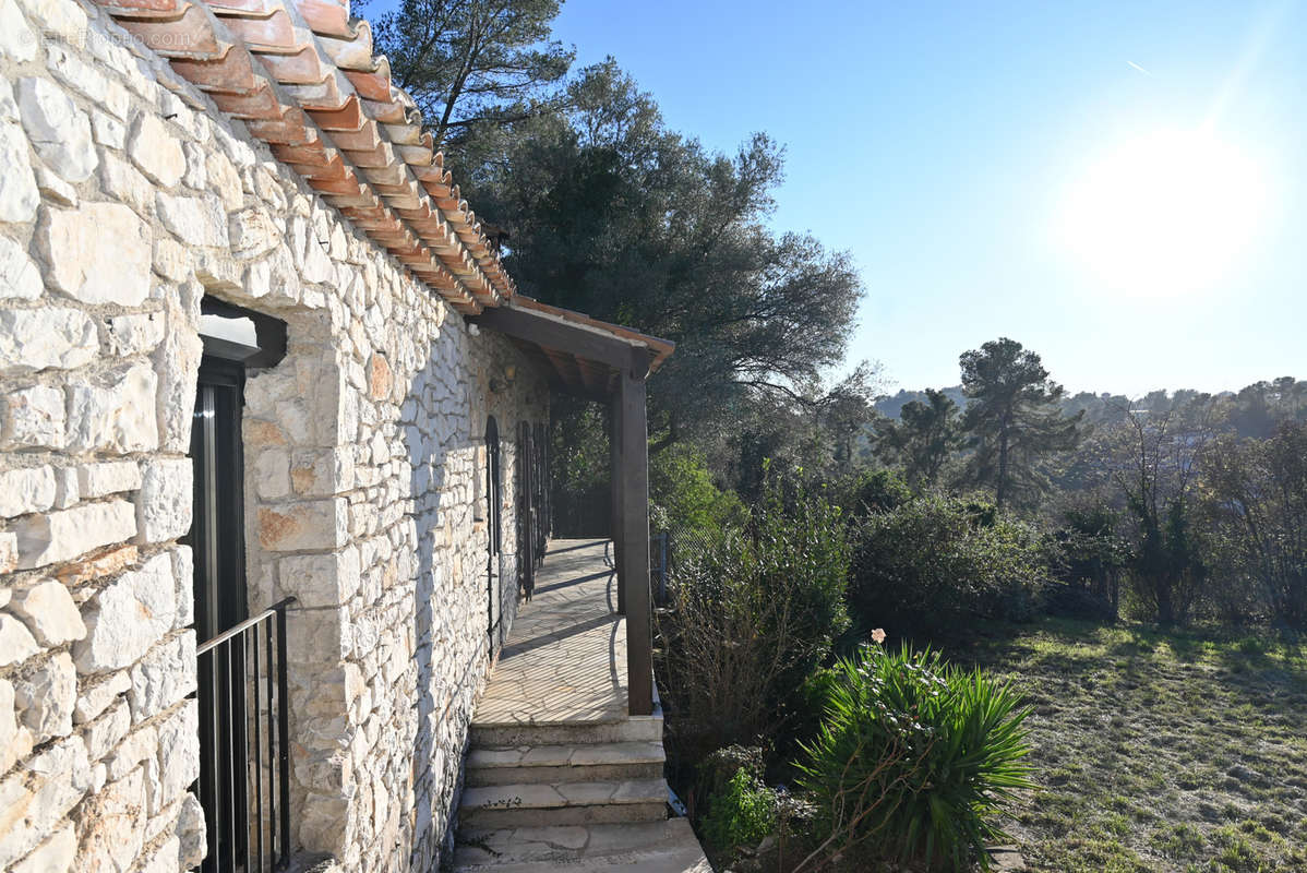 Maison à ROQUEFORT-LES-PINS