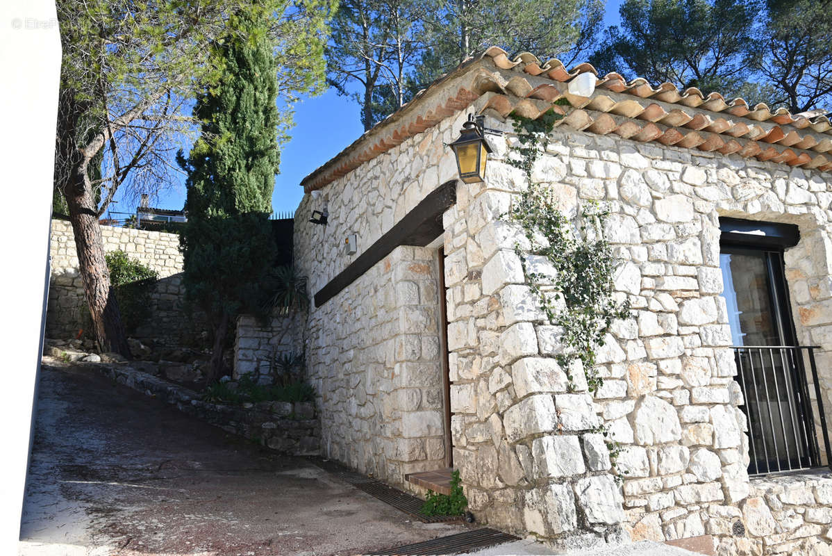 Maison à ROQUEFORT-LES-PINS