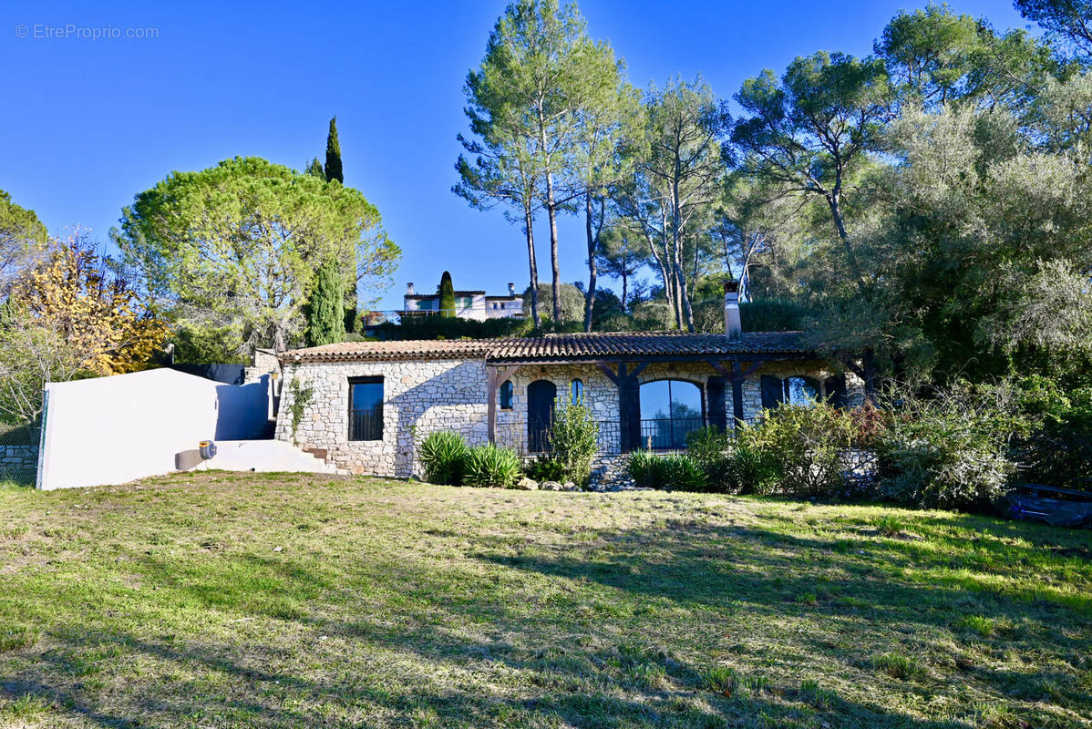 Maison à ROQUEFORT-LES-PINS