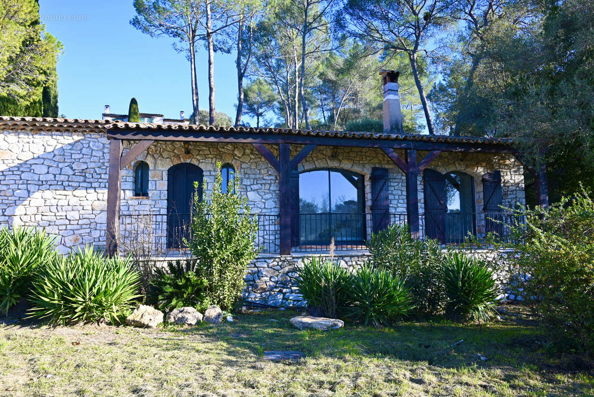 Maison à ROQUEFORT-LES-PINS