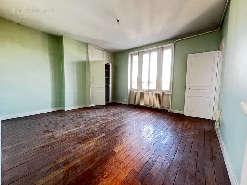 Appartement à LA CLAYETTE