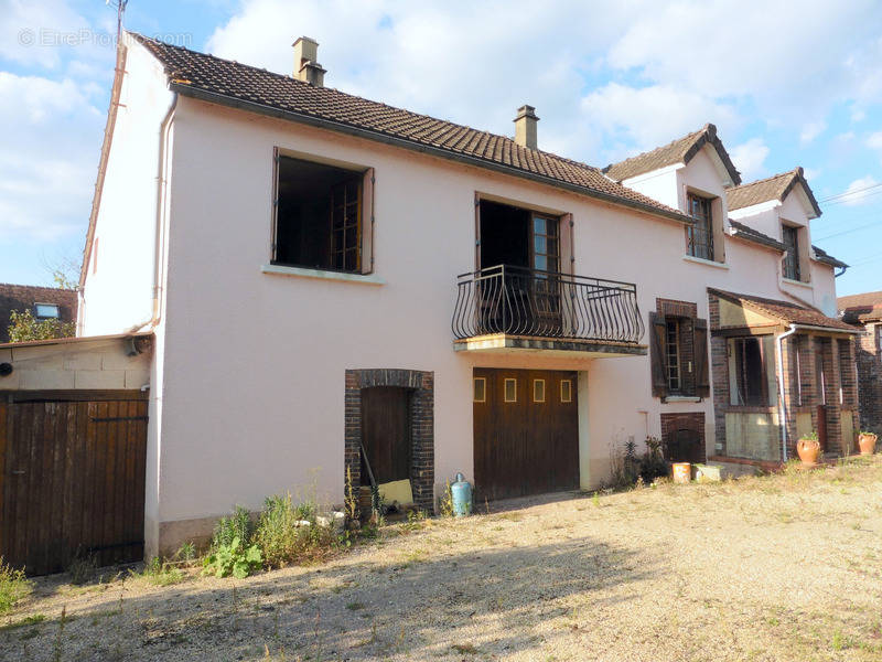 Maison à ARCES-DILO