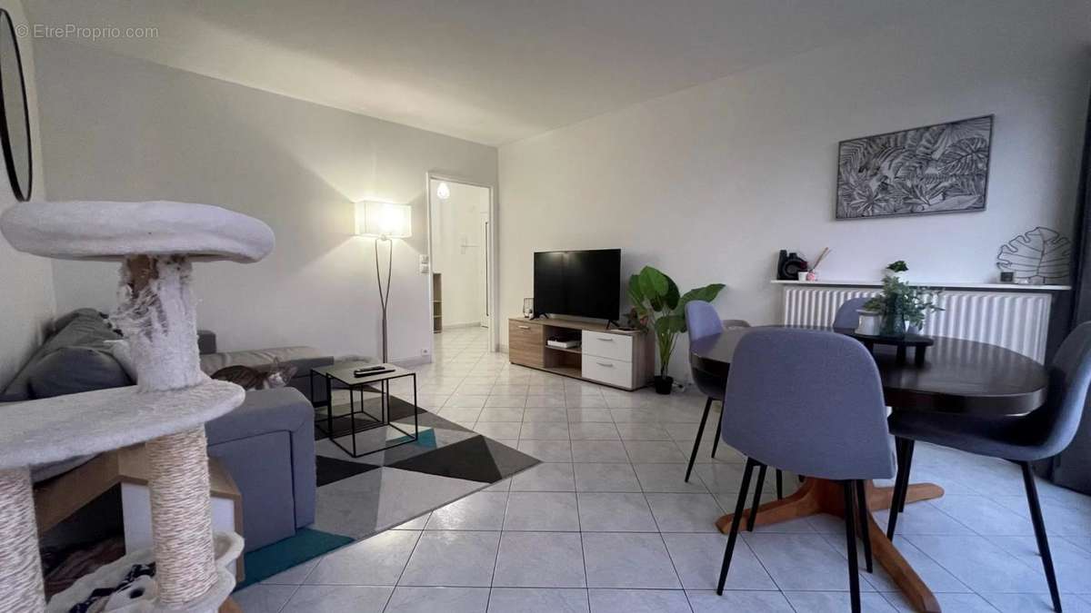 Appartement à LES CLAYES-SOUS-BOIS