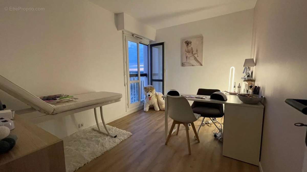 Appartement à LES CLAYES-SOUS-BOIS