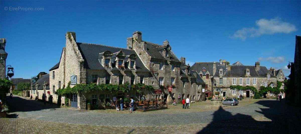 Terrain à LOCRONAN