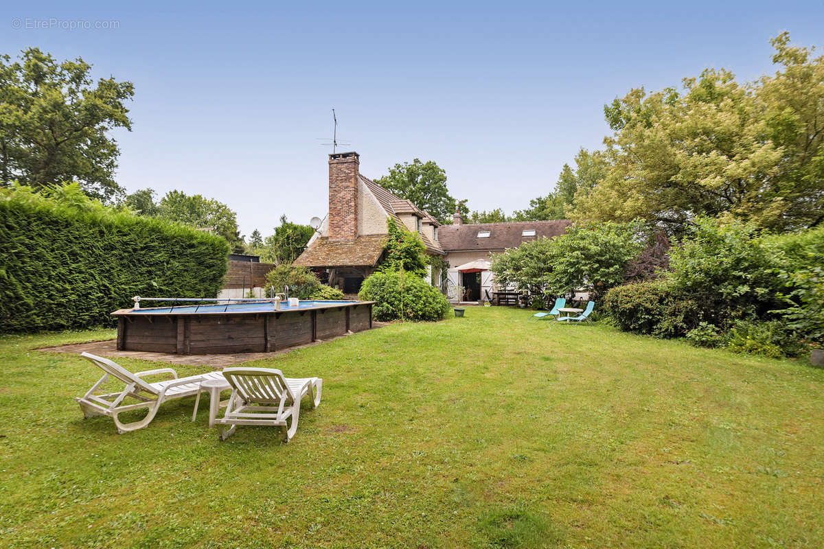 Maison à D&#039;HUISON-LONGUEVILLE