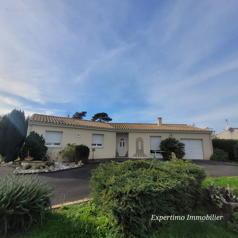 Maison à CHEVANCEAUX