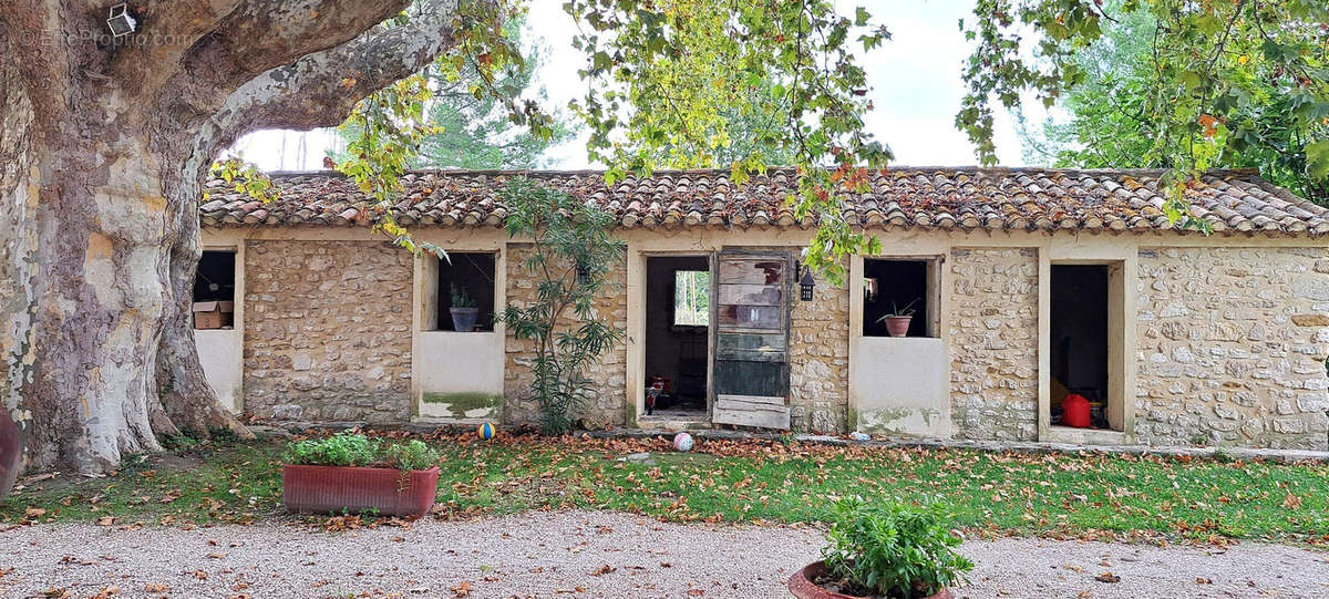 Maison à PERNES-LES-FONTAINES