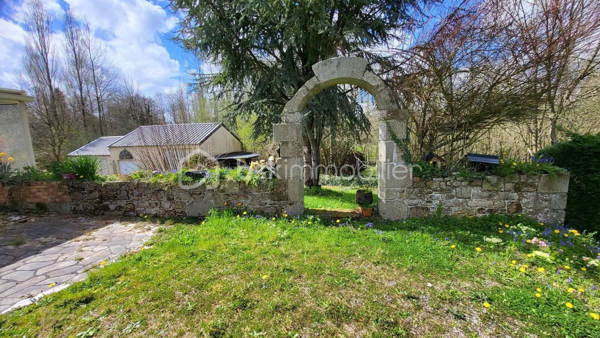 Maison à MESNIL-CLINCHAMPS