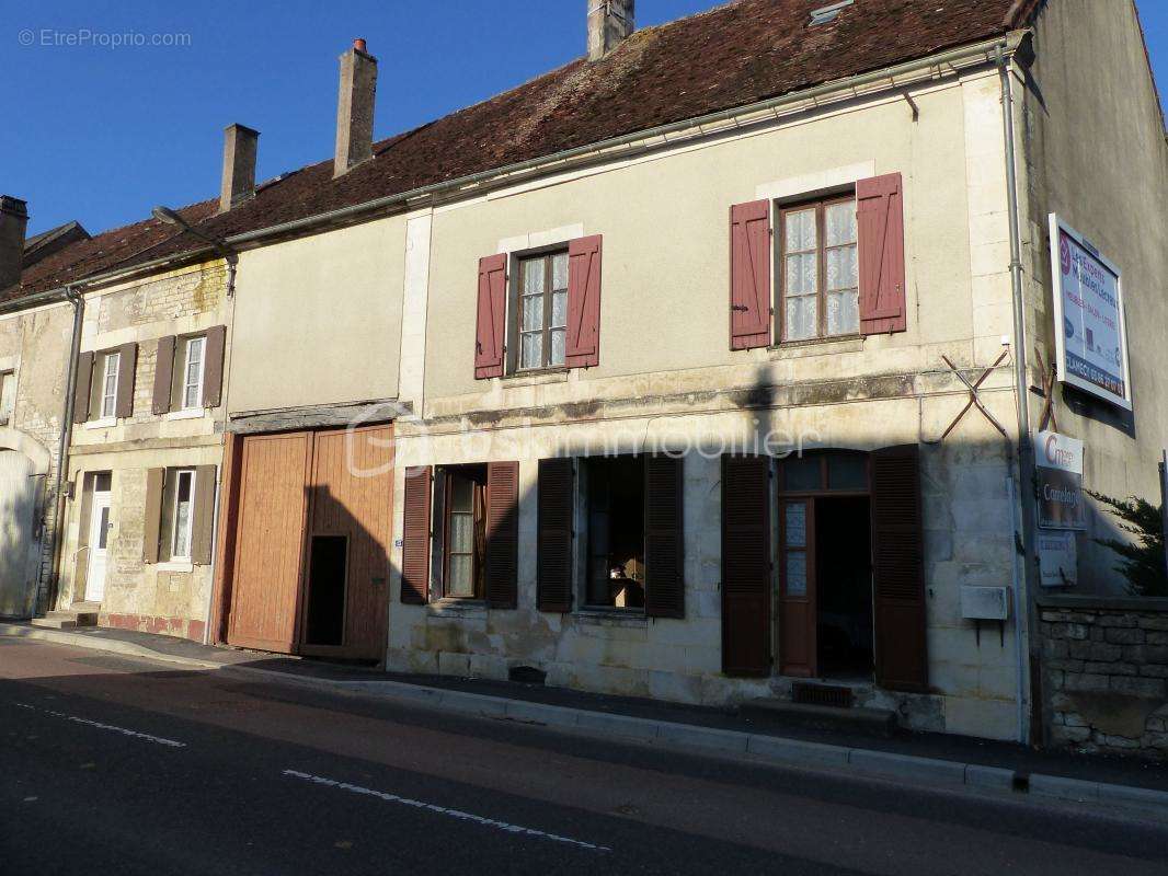 Maison à COURSON-LES-CARRIERES