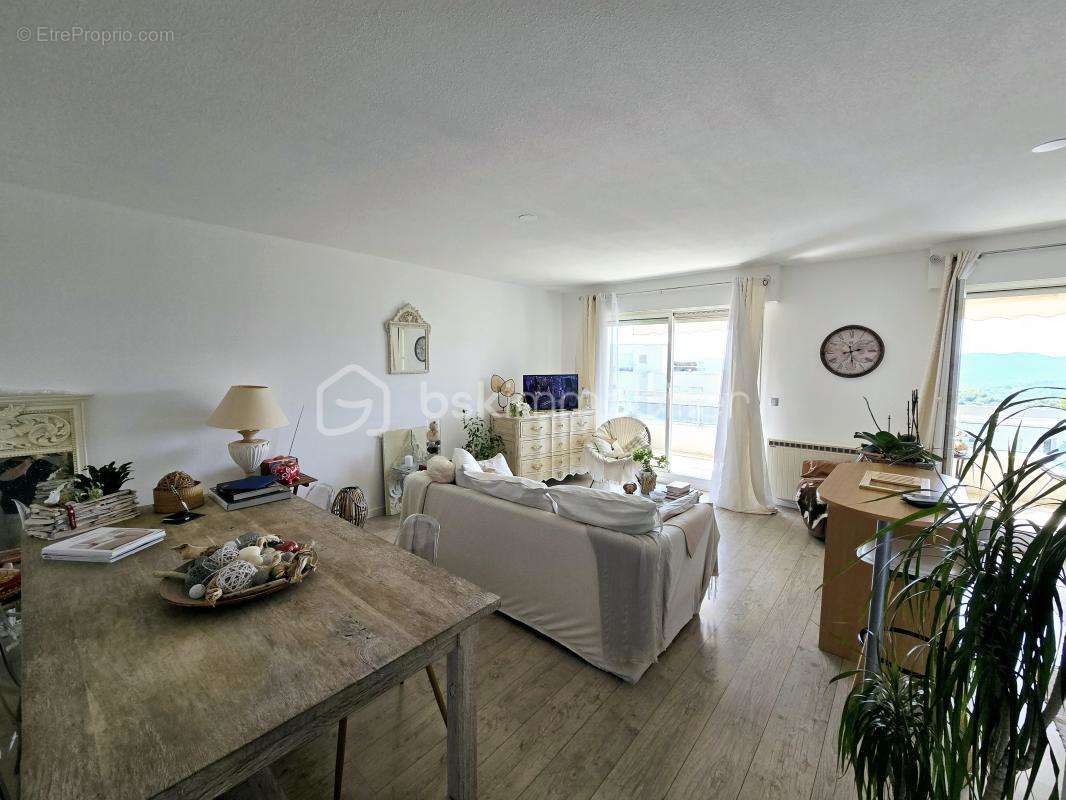 Appartement à MOUGINS