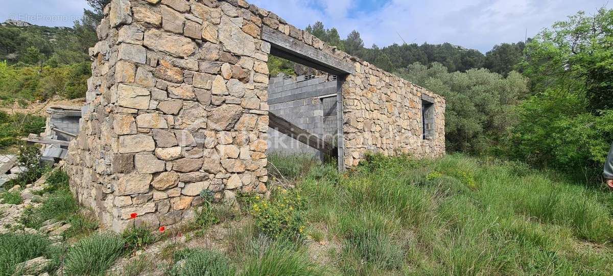 Terrain à VILLESEQUE-DES-CORBIERES