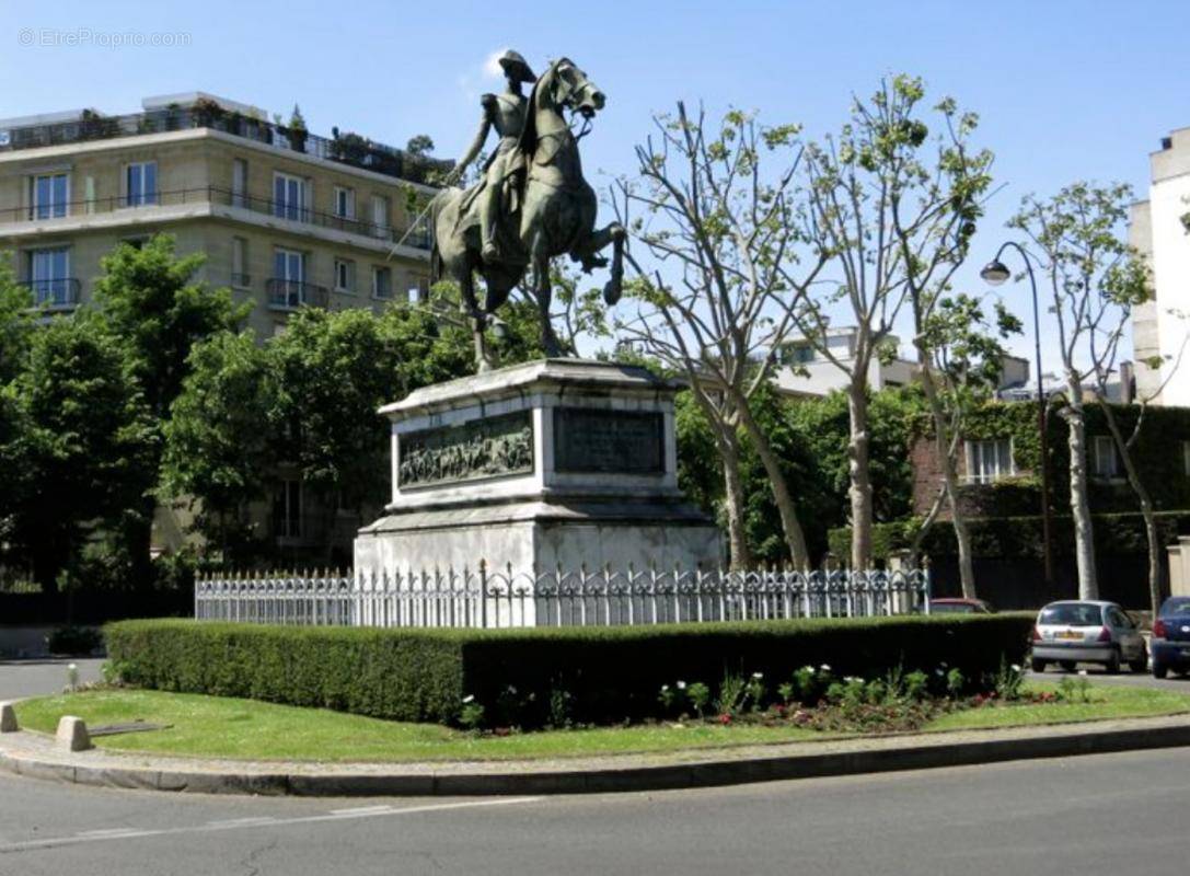 Appartement à NEUILLY-SUR-SEINE