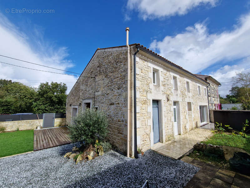 Maison à SAINT-SAVINIEN