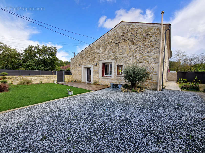 Maison à SAINT-SAVINIEN