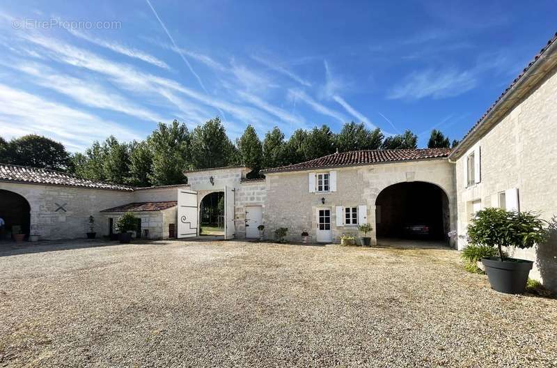 Maison à COGNAC