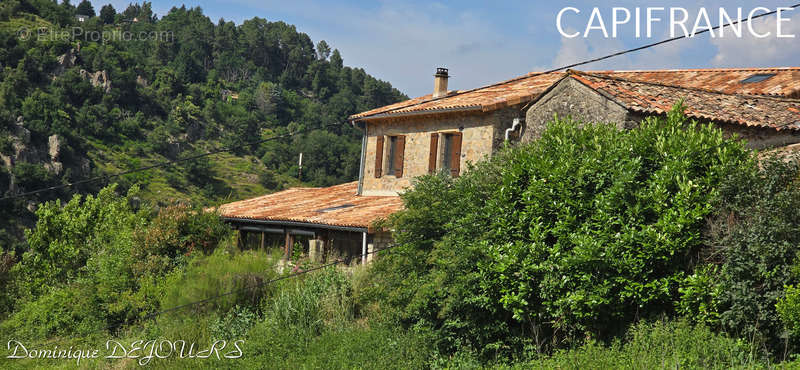 Maison à SAINT-SAUVEUR-DE-MONTAGUT