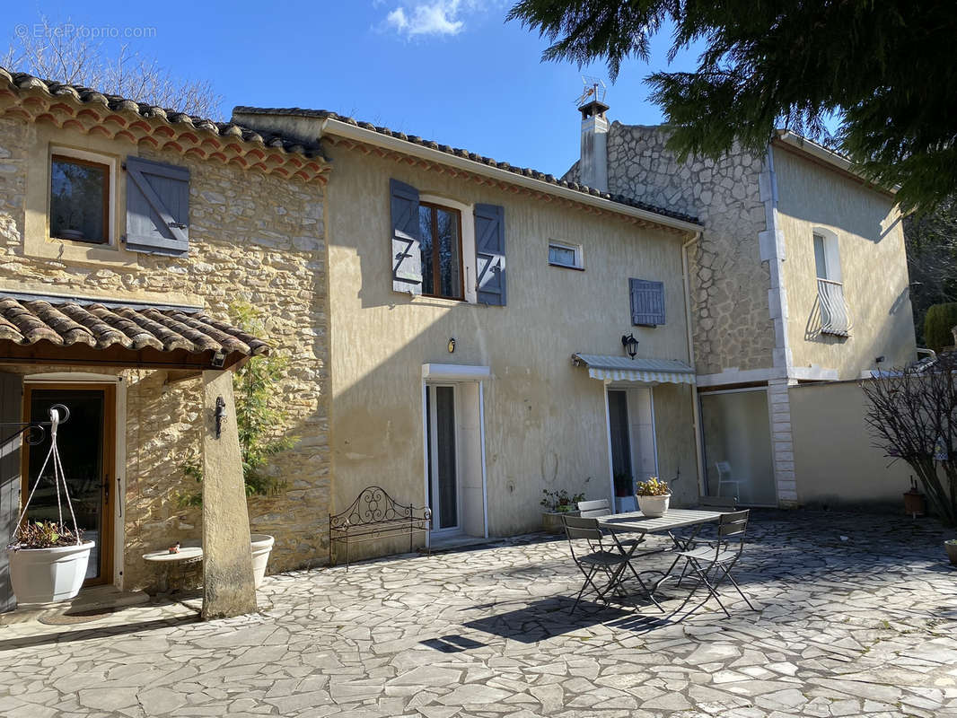 Maison à BOLLENE