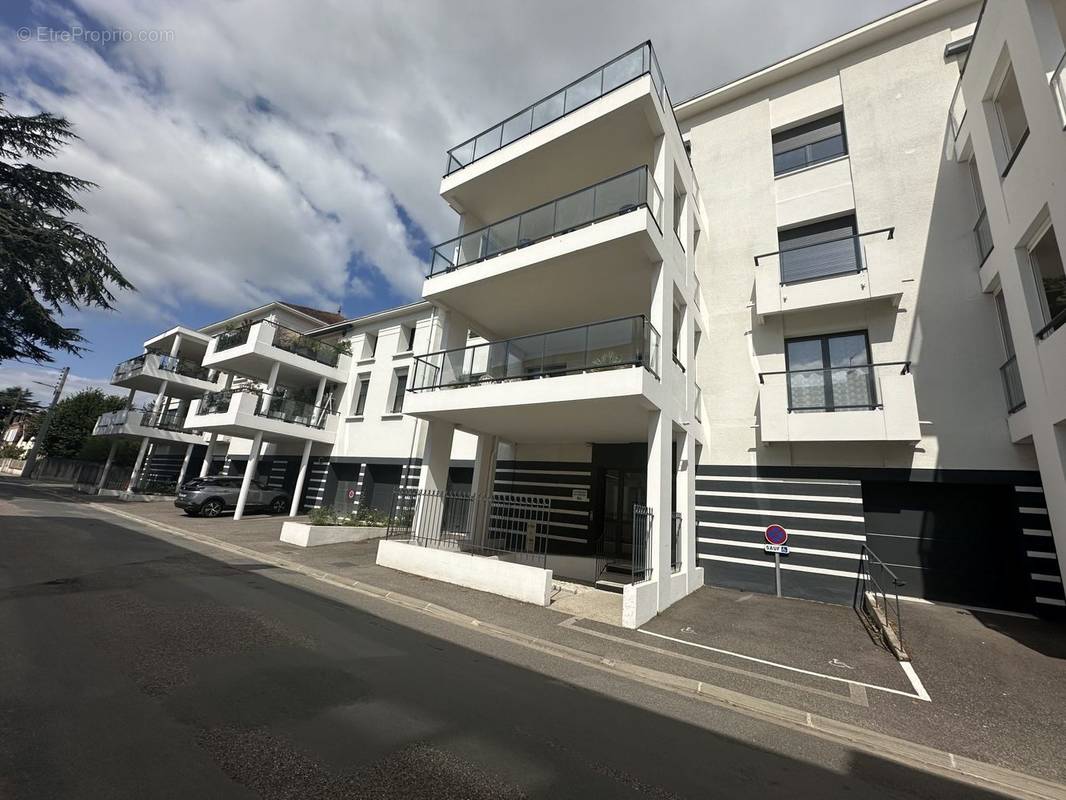 FAÇADE DE L&#039;IMMEUBLE - Appartement à VILLENEUVE-SUR-LOT