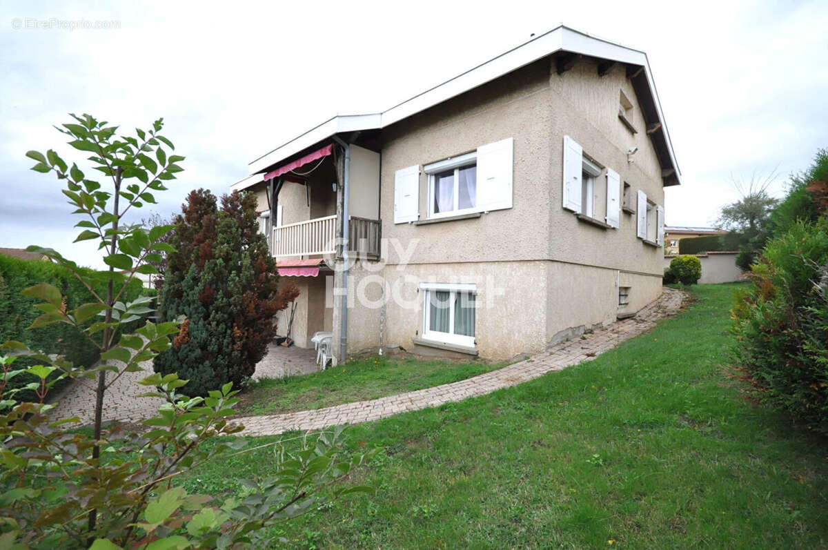 Maison à CHAZELLES-SUR-LYON