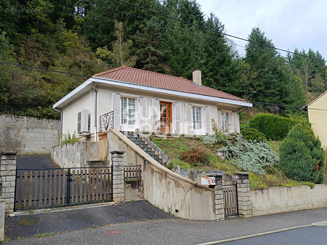 Maison à SAIL-SOUS-COUZAN