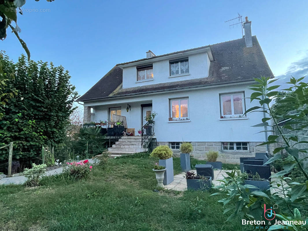 Maison à FRESNAY-SUR-SARTHE