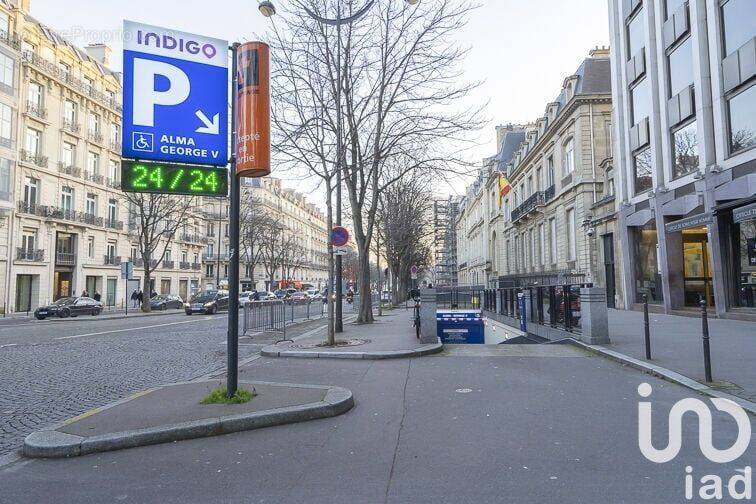 Photo 1 - Parking à PARIS-8E