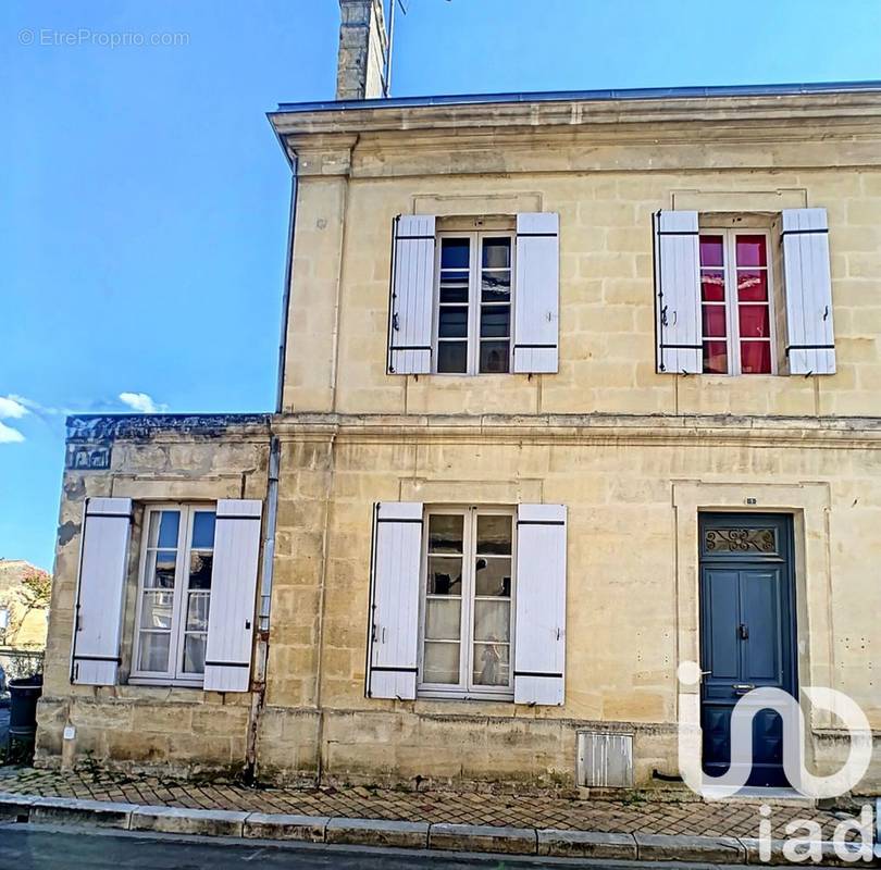 Photo 1 - Maison à SAINT-MEDARD-DE-GUIZIERES