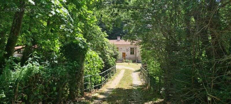 Photo 2 - Maison à SAINT-LAURENT-DE-CERDANS